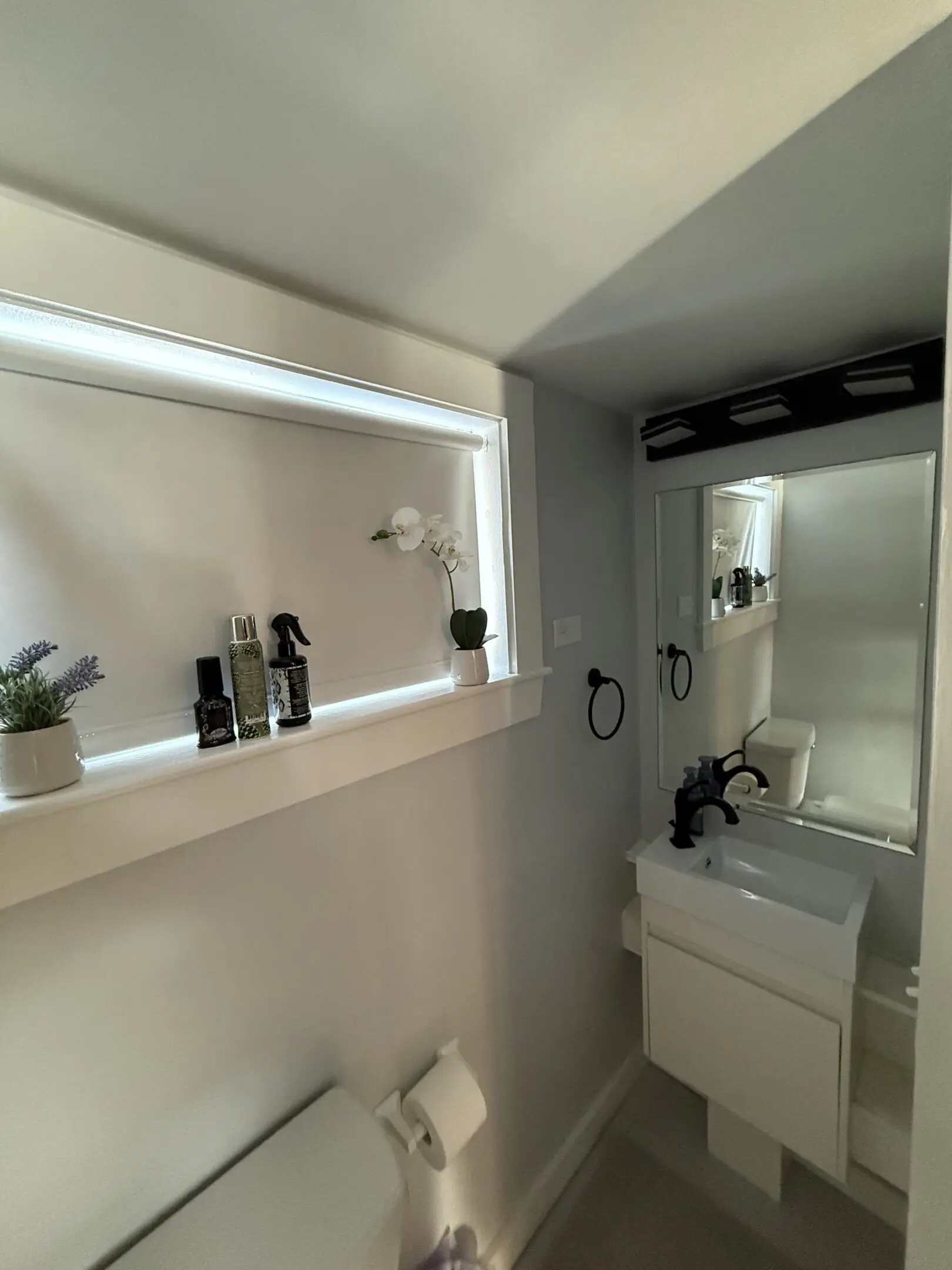 Buttermilk Bay Cottage - Bathroom
