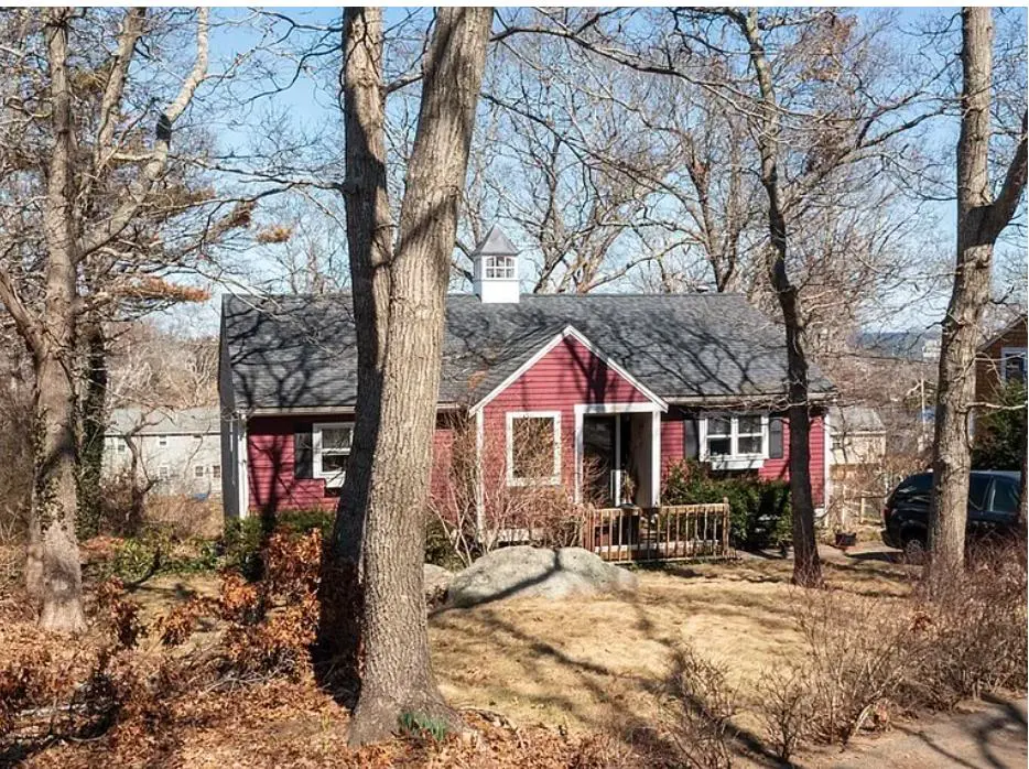 Bartlett Pond Area - Front Exterior